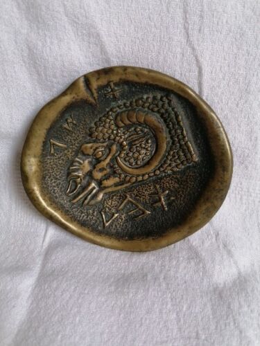 Coupelle en bronze MAX LE VERRIER ornée d'un bélier et d'alphabet grec - 10 cm - Picture 1 of 4
