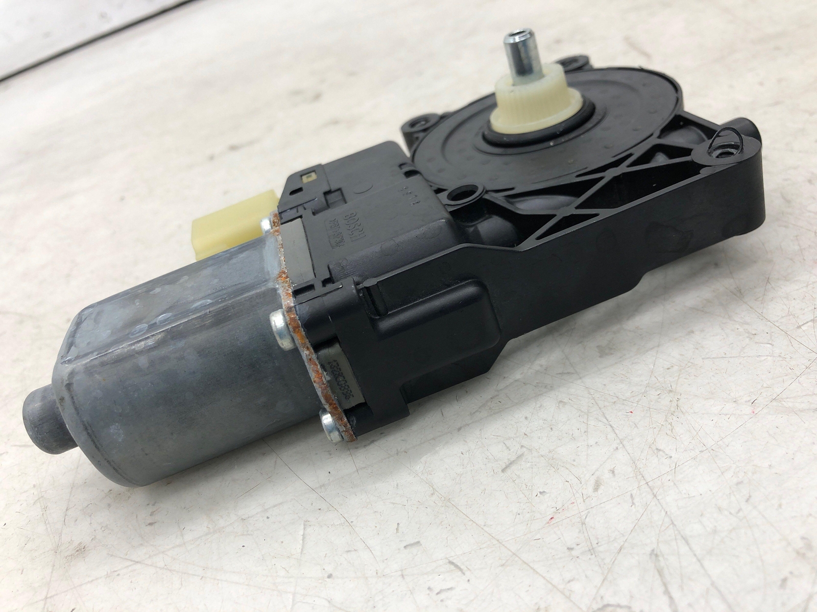 2019-2023 ASTON MARTIN VANTAGE RIGHT DOOR POWER WINDOW MOTOR OEM