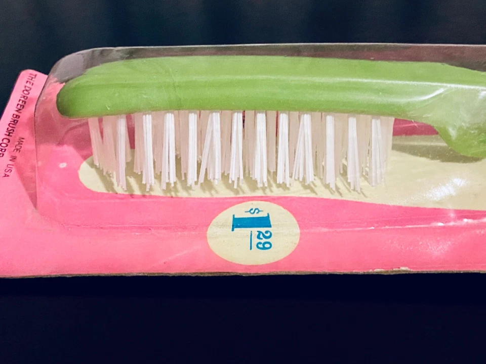 NOVA Escova de Cabelo Vintage DOREEN Estilo Profissional Verde Abacate Cerdas de Nylon NOS - Imagem 3 de 4