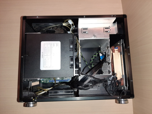 Asrock rack c246 wsi storageserver 3x Icydock mb994sp Corsair sf600 Lian Li q08 - Zdjęcie 8 z 17