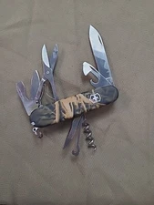 Victorinox 53495 Swiss Army Hunter Knife-Climber Shad Grass