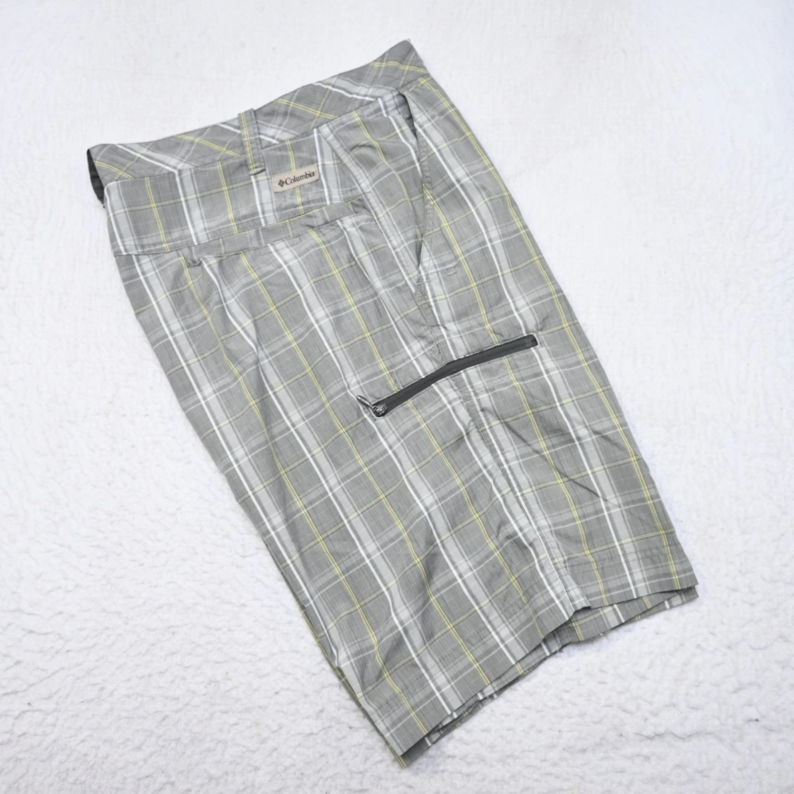 Columbia Hiking Shorts Plaid 100% Nylon Flat Front Mens Size 34 x 12"