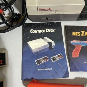 NINTENDO NES MARIO BROTHER/Duck hunt, 2 CONTROLLERS, Gun, HOOK-UPS, MANUELS!