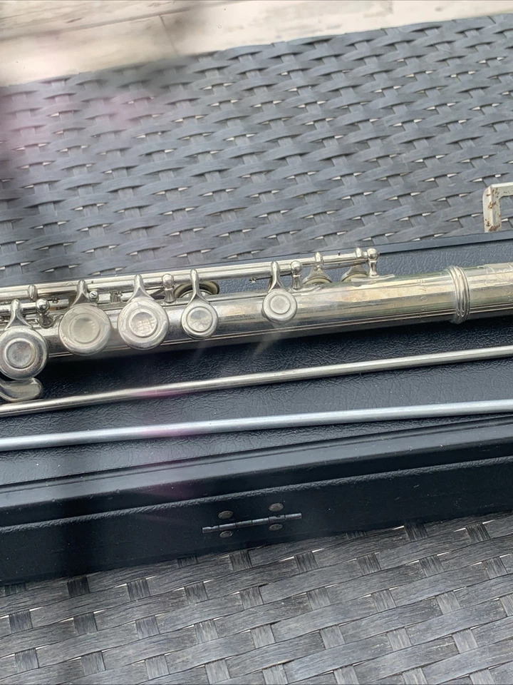 Flauta enchapada en plata Artley 18-0 de colección - Hecha en EE. UU. con estuche Brazos Foto 4 de 4