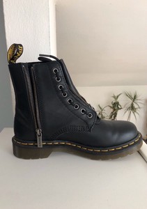 dr martens pascal front zip 37