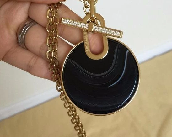 Collar Michael Kors Ágata Negra + Cuarzo Pavé Cristal Tono Dorado MKJ4607710, NUEVO CON ETIQUETAS Foto 4 de 4