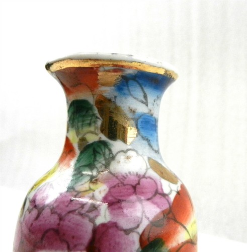 VTG Bone China Bud Vase 4" Urn Style Gold Accents Multicolor Flowers Glazed DC - Picture 4 of 10
