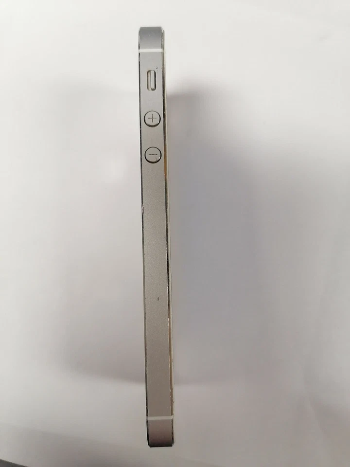 Apple iPhone 5 32GB  - Black  A1349 (CDMA) - Image 3 of 4