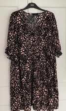 Ladies button-through, elbow-length sleeved dress. New Look Curves. Size 24.