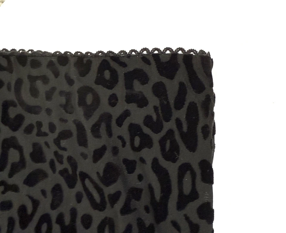 Falda midi negra de terciopelo con estampado de guepardo Burnout para mujer pequeña caprichosa hada oscura Foto 2 de 4