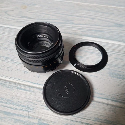 HELIOS-44-2 58mm f/2 M42 (lens with M42-AI adapter).