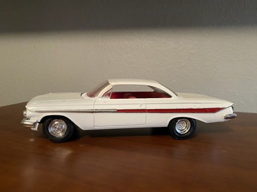 Hot Wheels 1:64 '61 Chevy Impala | Muscle Car Rosso | Ornament Natalizio Auto Classica