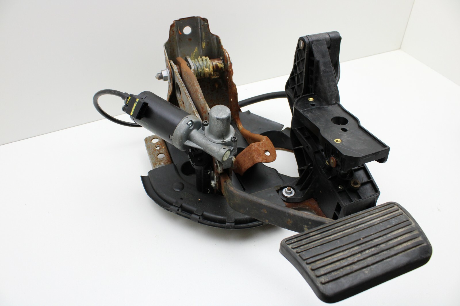 20072013 Cadillac Escalade Adjustable Brake Accelerator Gas Pedal Assembly eBay