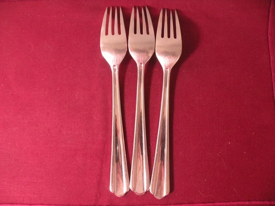 Juego de 3 tenedores de cena centrales Hampton cubiertos de acero inoxidable brillante 8 1/4" Foto 4 de 4