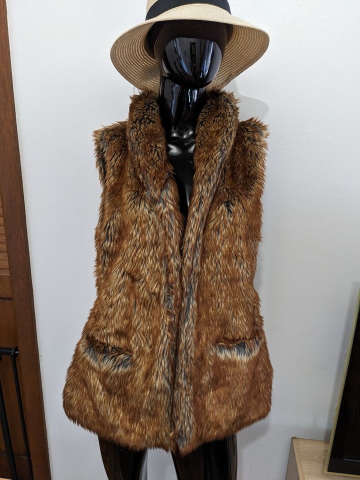 Rivers Women Faux Fur Coat Vest Brown Cozy Size M with front pockets polyester 