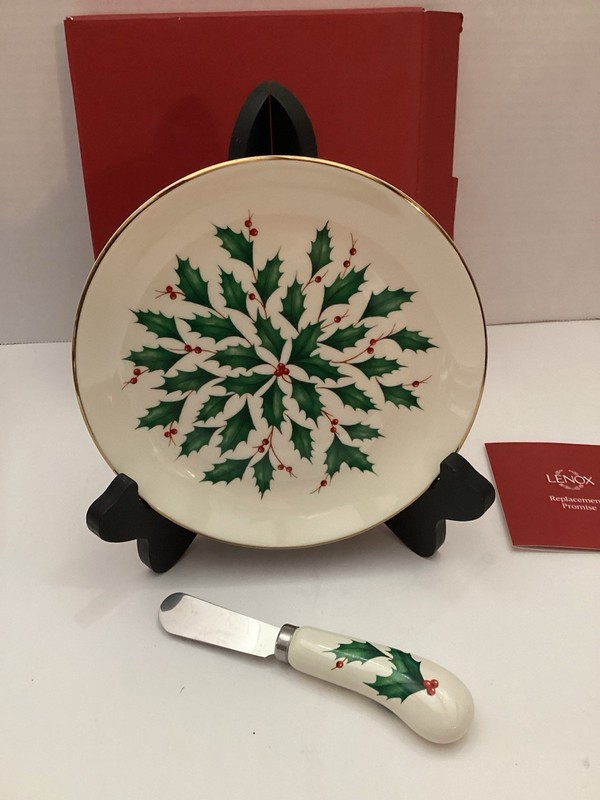 Lenox Holiday Holly Cheese Plate With Knife. NWB, Original Packaging MSRP $54.99
