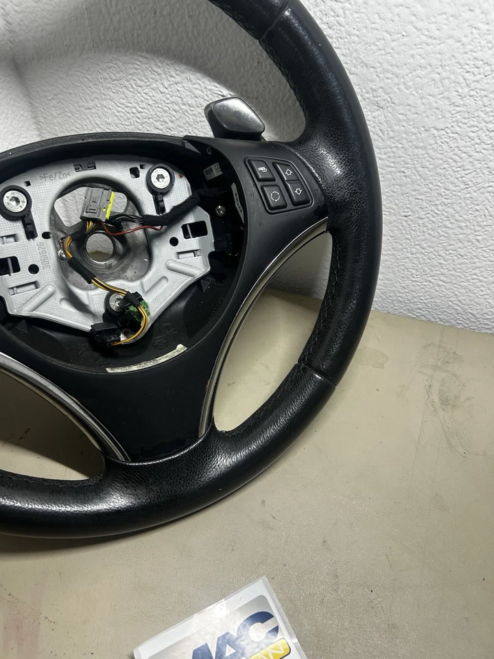 06-13 Volante deportivo BMW E90 E92 328i 335i cuero negro OEM Foto 2 de 4