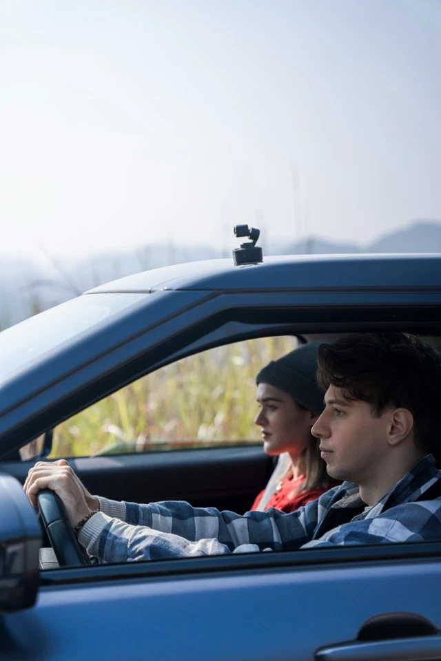 Brand New Feiyu Pocket 3 Creator Combo 4K Camera 3-Axis Gimbal Tripod - Image 4 of 4