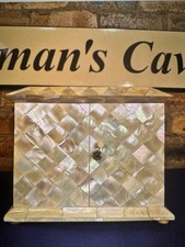 Antico mobiletto da tavolo portagioie in madreperla