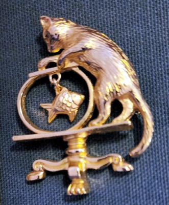 Unique 2'' Kitty Cat in Fish Bowl Brooch Pin