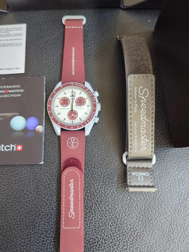 RELOJ OMEGA x SWATCH - MISIÓN A PLUTO Reloj Lunar con Correa Web Exclusiva Moonwatch Foto 2 de 4