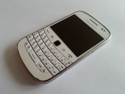 BLACKBERRY BOLD 9900 8GB WEISS NEUWERTIG OHNE SIMLOCK TASTENHANDY SELTEN HÄNDLER