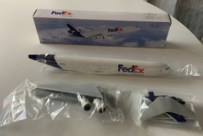 Daron Miniature FedEx Express MD-11 McDonnell Douglas 1:200 Scale Boeing Mgmt