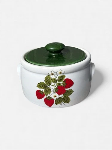 Vtg 1980 Vintage Nelson McCoy Pottery "Strawberry Country" Round Casserole #1421