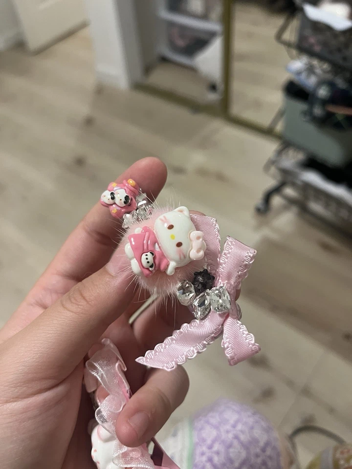 Lindo juego de pinzas para el cabello Sanrio rosa hecho a mano - Hello Kitty Foto 2 de 4