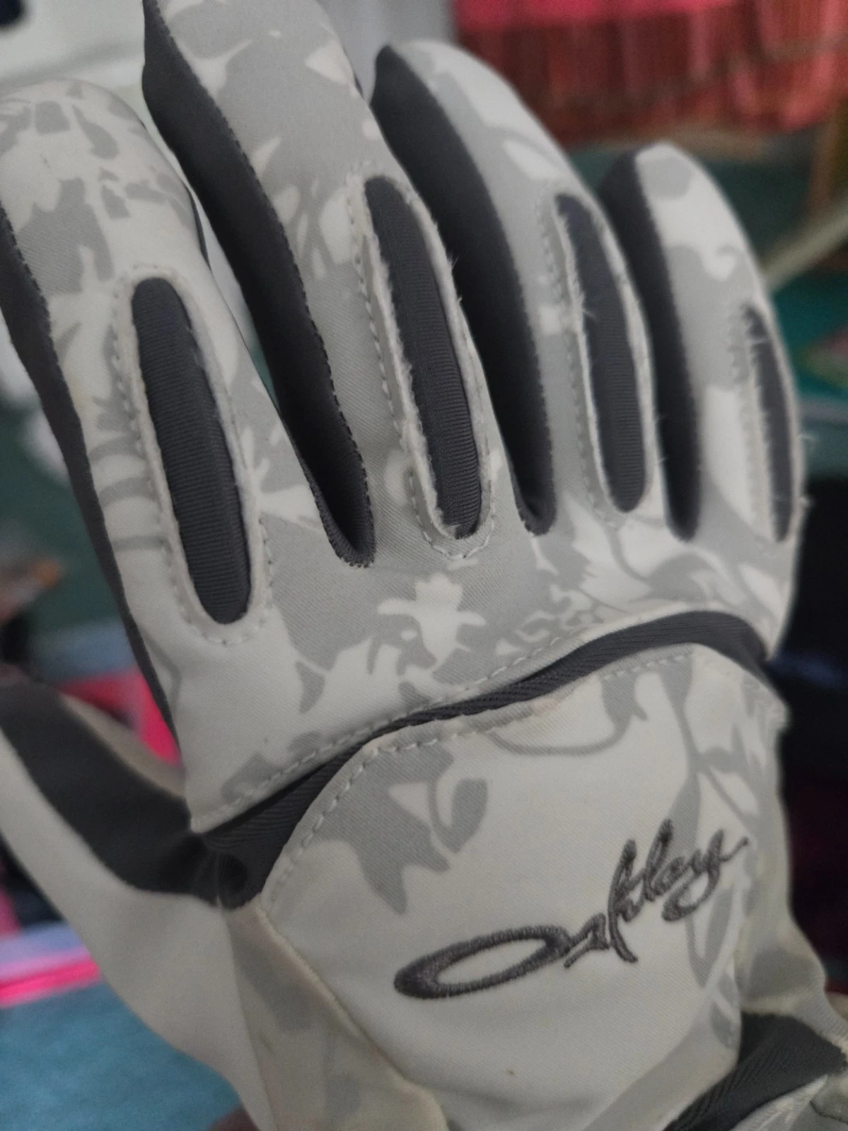 Oakley Gloves small white ski or snow board - ladies size 6/small