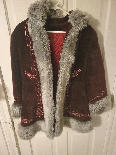 RARE VTG ILGWU Junior 32" Concepts 70s Embroidered Faux Fur Hood Winter Coat  - Image 2 of 4