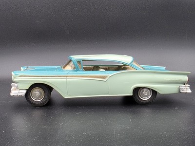 AMT 1957 Ford Fairlane 500 Dealer Promo Friction Car 1:25 Scale
