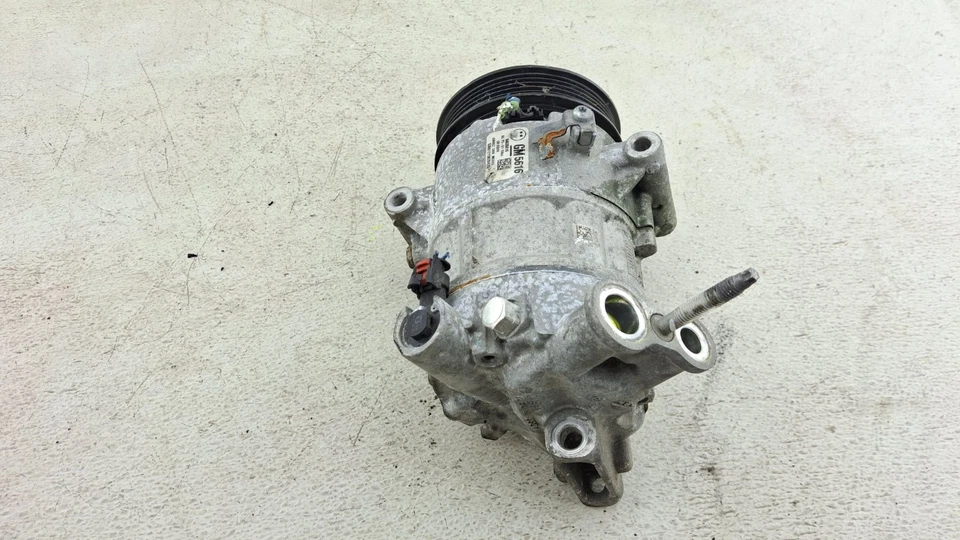 Bomba compresora de aire acondicionado Chevrolet Equinox 2018-2024 OEM Foto 3 de 4