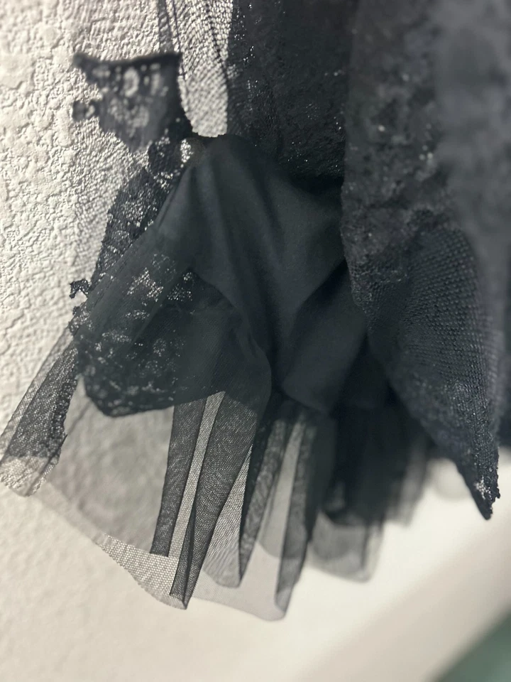 Mini vestido Arden B tamanho S preto malha de renda tubo sem alças grunge capricho bruxo gótico - Imagem 4 de 4