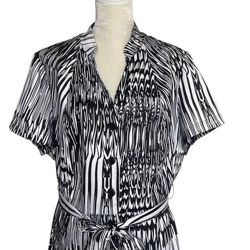Vestido para mujer Lane Bryant estampado con botones delanteros con cinturón talla grande 22 cuello - Imagen 3 de 8