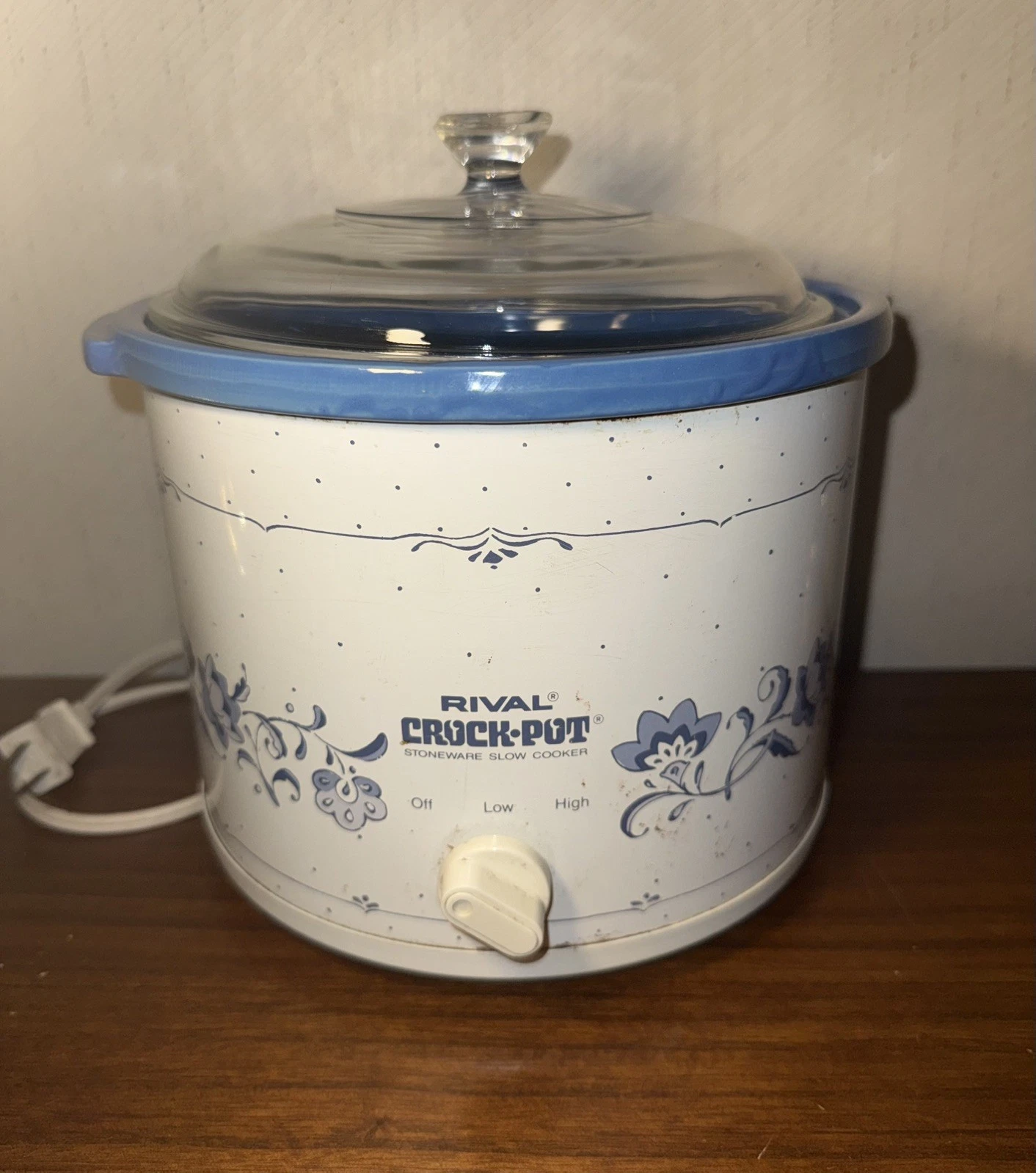 Rival Crockpot Model #3120 2 1/2 Quart Stoneware Slow Cooker Blue Floral