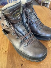 Meindl Borneo Walking Boots Size UK 10 in Excellent Condition
