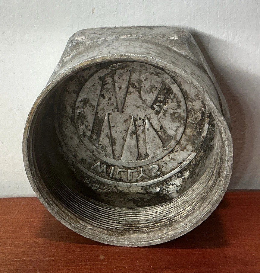 1914 - 1922 Willys Knight Grease Cap OEM Hubcap Original Dust Cover - Image 4 of 4