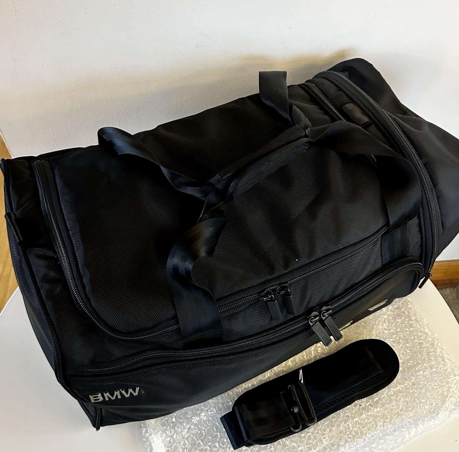 BMW Duffle BAG Carry On Weekender Crossbody Gym Multi Pockets (Black) M3 *RARE* image 5