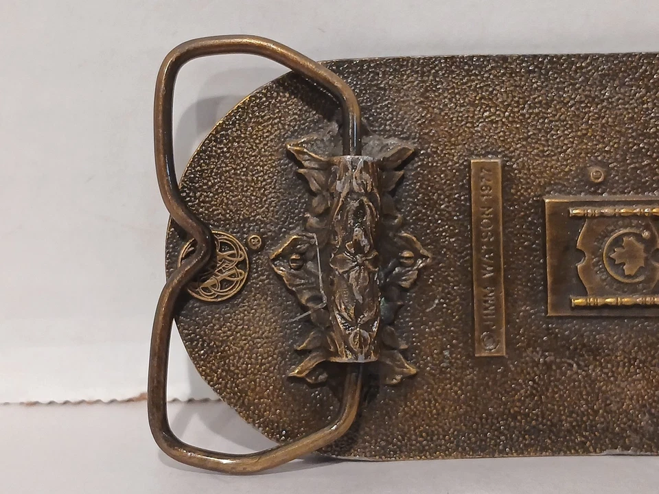 HALLIBURTON SERVICES CAMPO PETROLÍFERO OVNI HEBILLA DE CINTURÓN VINTAGE RARO BERGAMOTA 1977 Foto 4 de 4