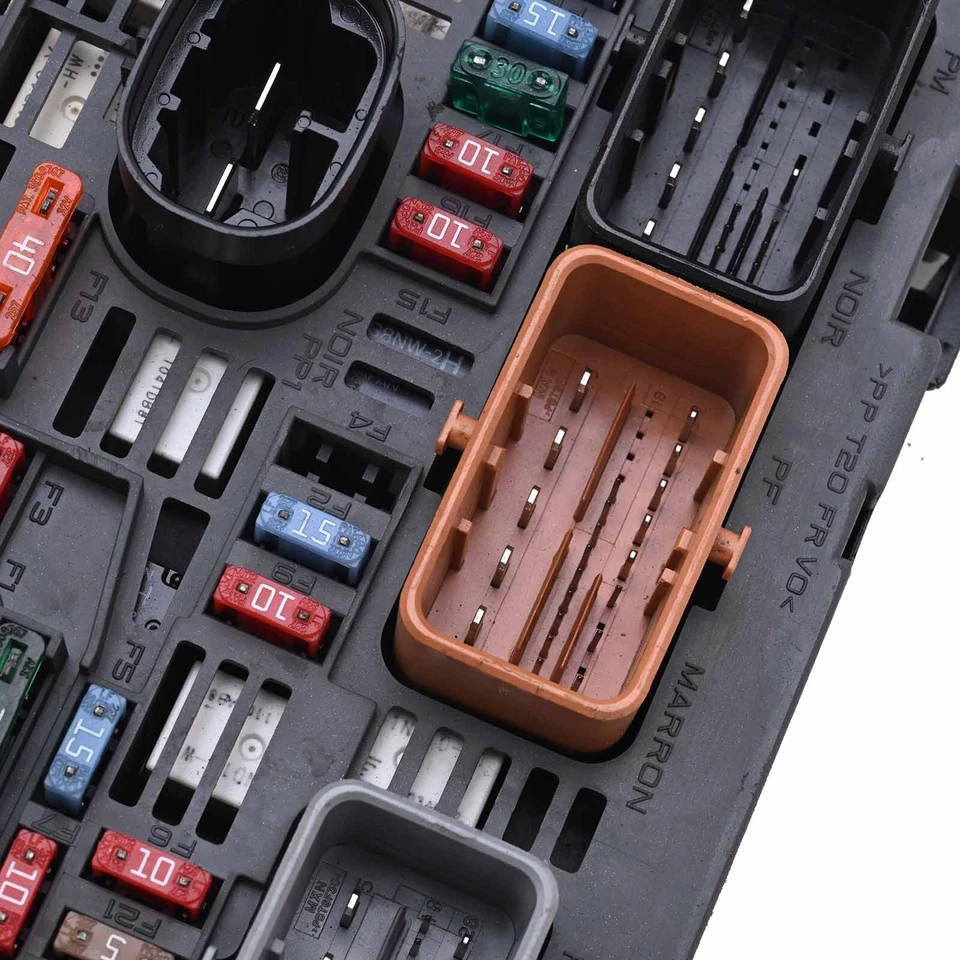 Caja de fusibles Fuse Box 9807028780 Peugeot 307 308 607, Citroën C4 C8 B9 - Imagen 2 de 4