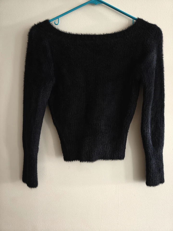 Suéter corto Forever 21 para mujer tejido envolvente difuso negro XS - cuello en V pequeño Foto 3 de 4