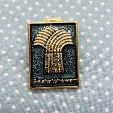 Saskatchewan Canada Souvenir Gold Tone Lapel Pin w/ Glitter Inlay
