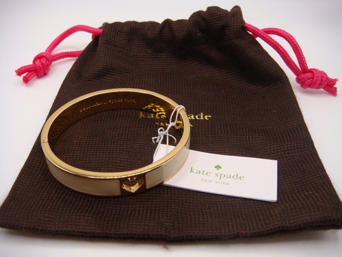 KATE SPADE NEW YORK SPADE RECORTE CREMA ESMALTE BRAZALETE ETIQUETA BOLSO ESTADO - Imagen 12 de 15