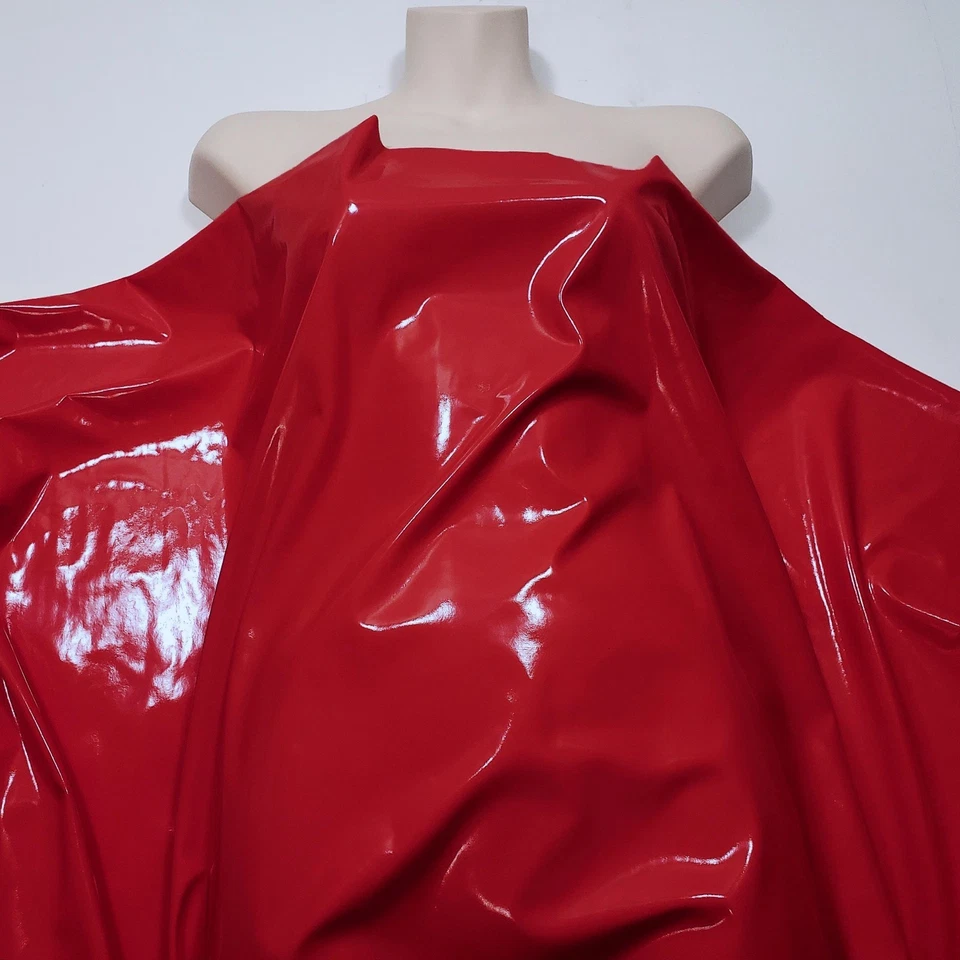 Tecido de látex imitação vermelho rico – aparência líquida brilhante com elástico de 4 vias - Imagem 4 de 4