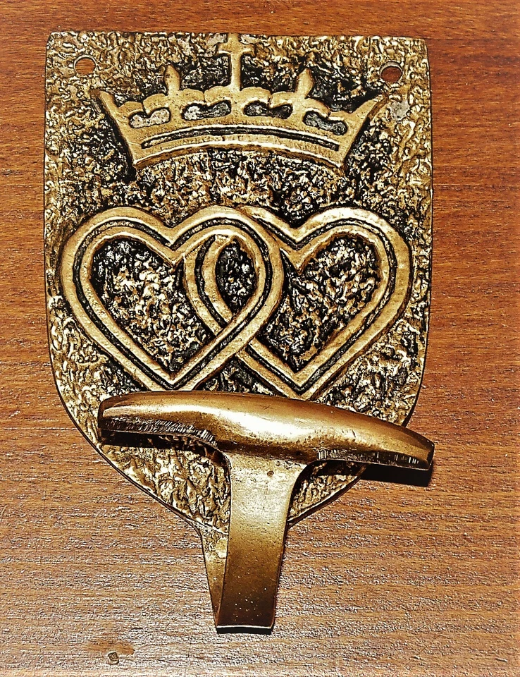 ANCIENNE PATERE ACCROCHE MANTEAU EN BRONZE COURONNE AVEC CROIX ET 2 COEUR PROPRE - Photo 2/4