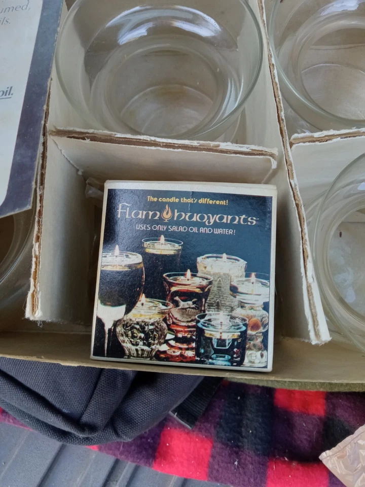 Nuevo En Caja Vintage 1979 Flam Boyants Flotante Llama Vidrio 5 Velas Juego Foto 4 de 4