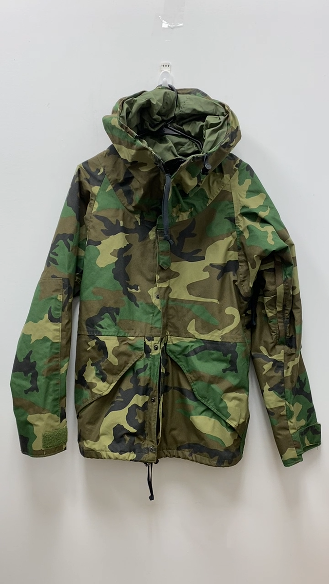 US MILITARY ECWCS GORE TEX COLD WEATHER WOODLAND CAMO PARKA US MILITARY ECWCS GORE TEX COLD WEATHER WOODLAND CAMO PARKA