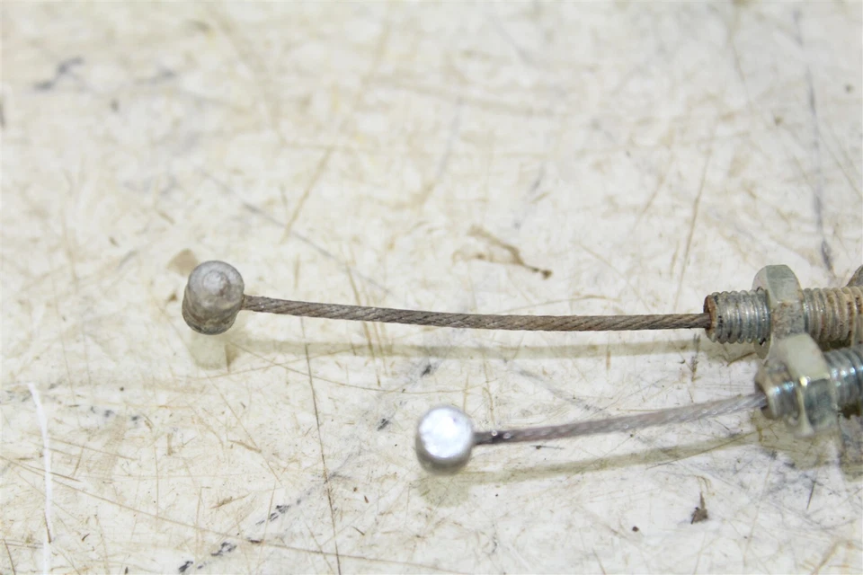 2003 Honda CRF 450R Throttle Housing w/ Cables - Imagem 4 de 4