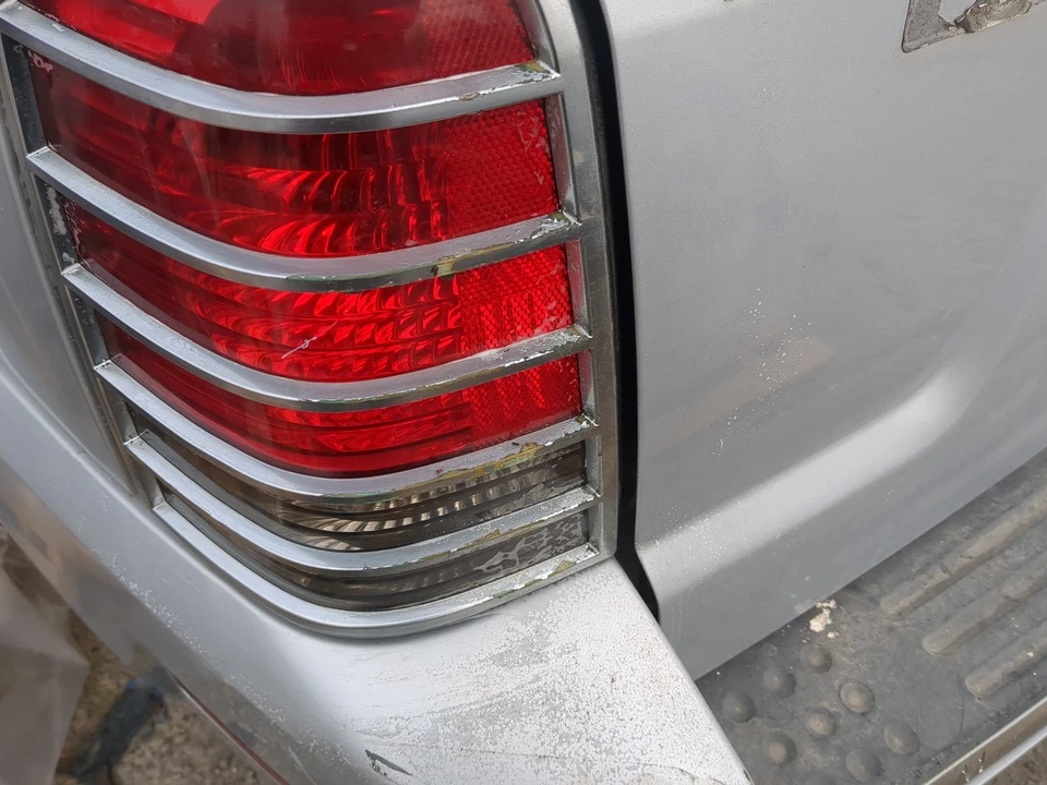 Luz trasera lateral izquierda para conductor Mercury Mariner 2005-2007 OEM K8TAW Foto 2 de 4